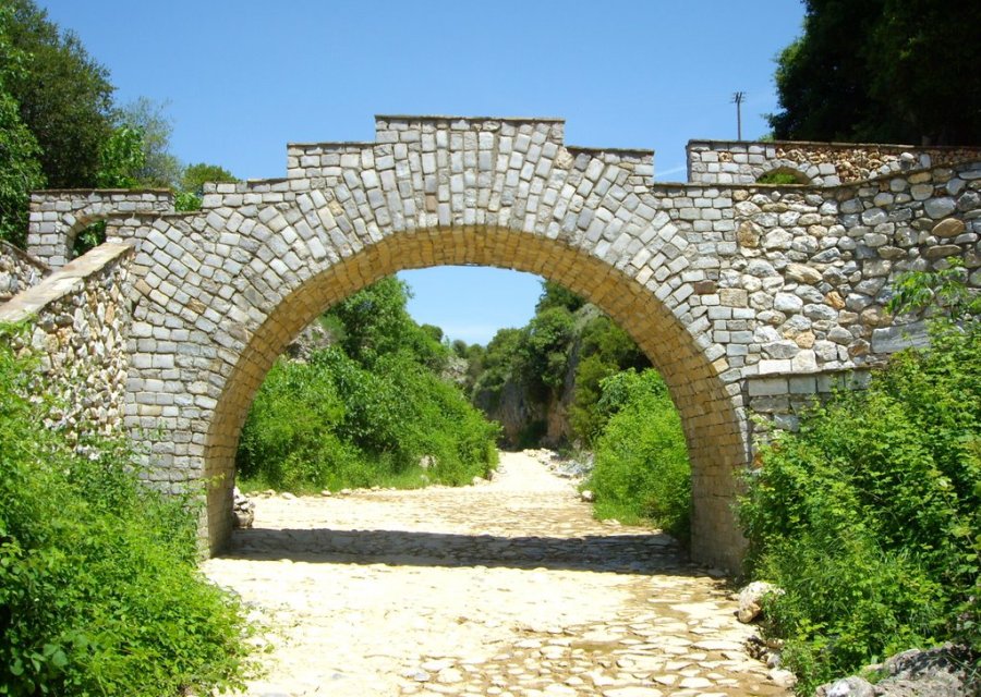 Το Φαράγγι της Πετρούσας